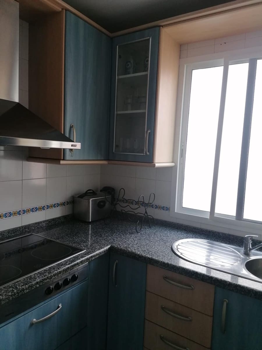 3 sypialnia Mieszkanie do wynajęcia w Miasto Sewilla z garażem - 850 € (Ref: 9367619)