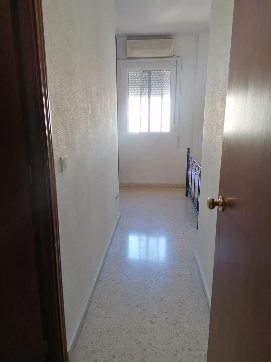 3 sypialnia Mieszkanie do wynajęcia w Miasto Sewilla z garażem - 850 € (Ref: 9367619)