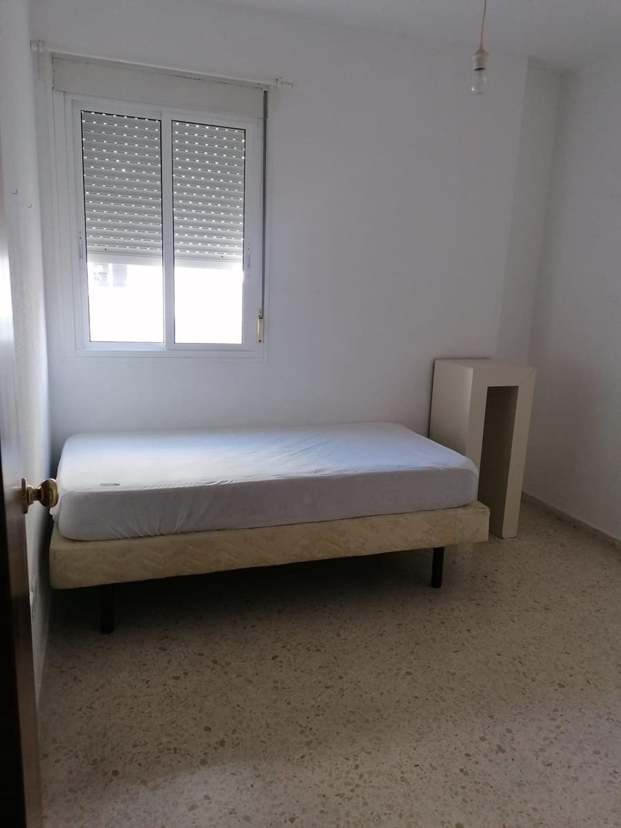 3 sypialnia Mieszkanie do wynajęcia w Miasto Sewilla z garażem - 850 € (Ref: 9367619)