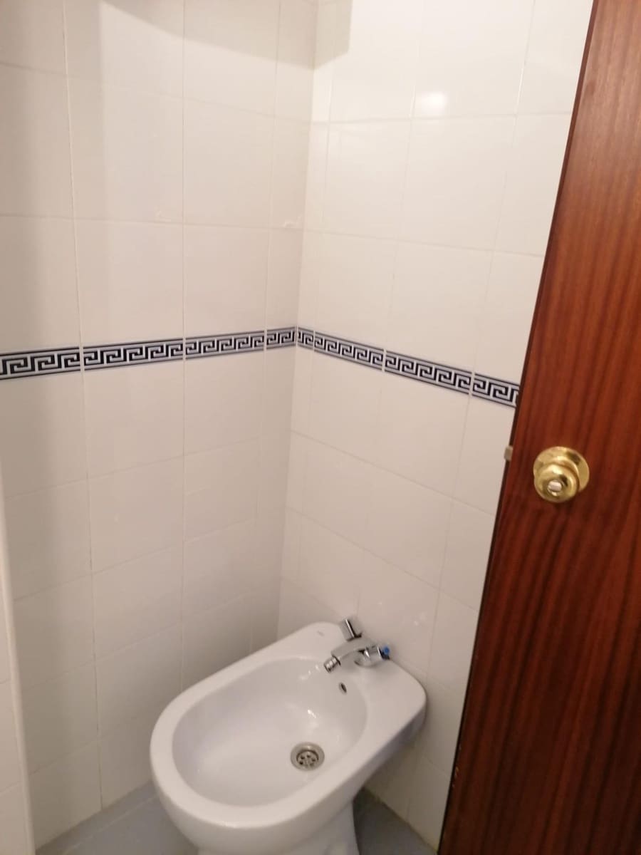 3 sypialnia Mieszkanie do wynajęcia w Miasto Sewilla z garażem - 850 € (Ref: 9367619)