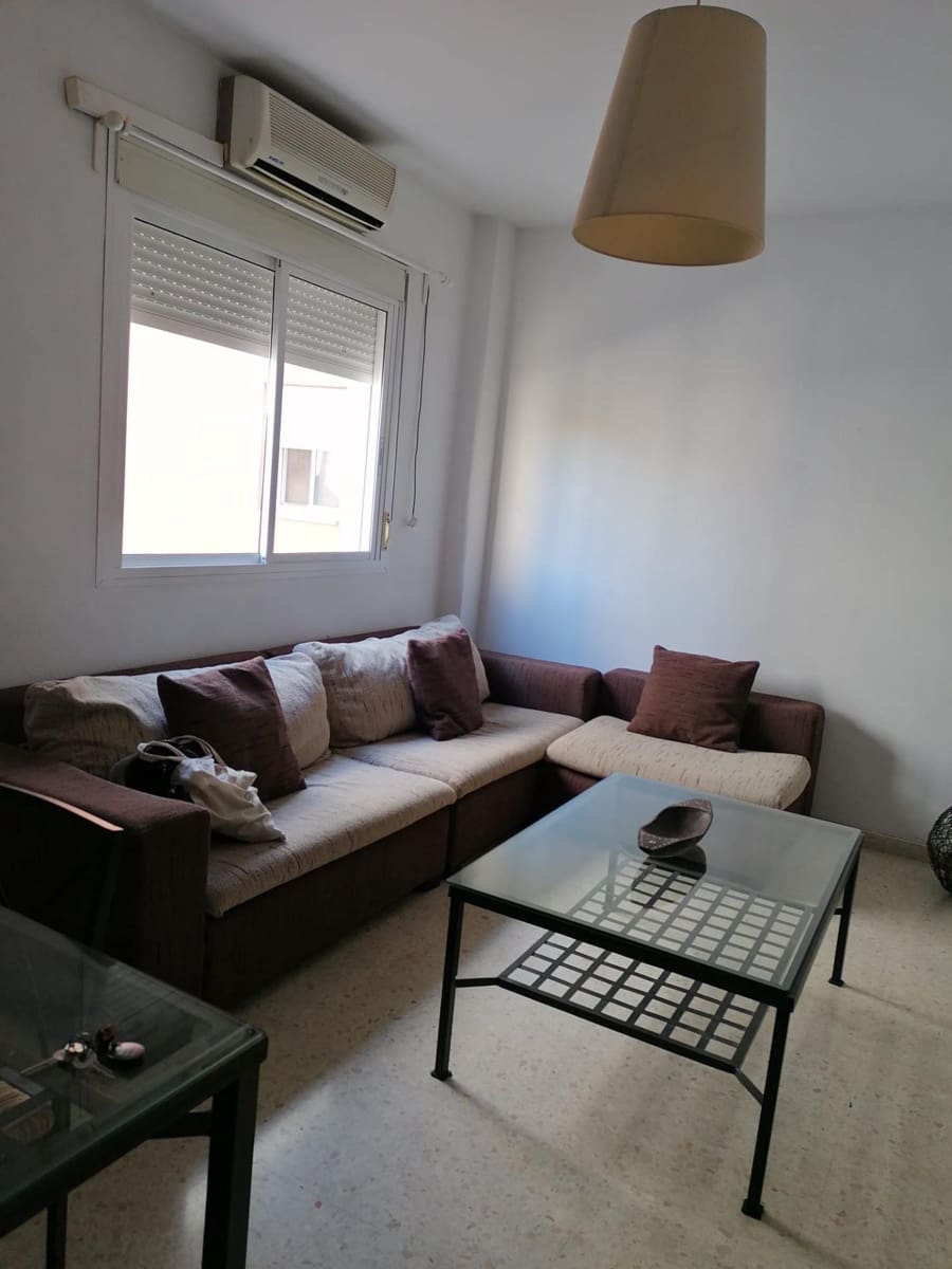 3 sypialnia Mieszkanie do wynajęcia w Miasto Sewilla z garażem - 850 € (Ref: 9367619)