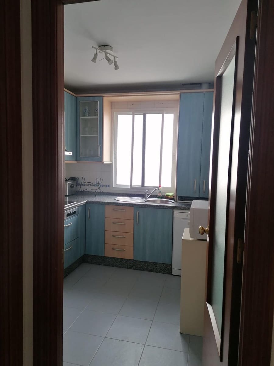 3 sypialnia Mieszkanie do wynajęcia w Miasto Sewilla z garażem - 850 € (Ref: 9367619)