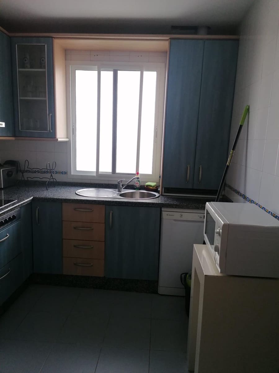 3 sypialnia Mieszkanie do wynajęcia w Miasto Sewilla z garażem - 850 € (Ref: 9367619)