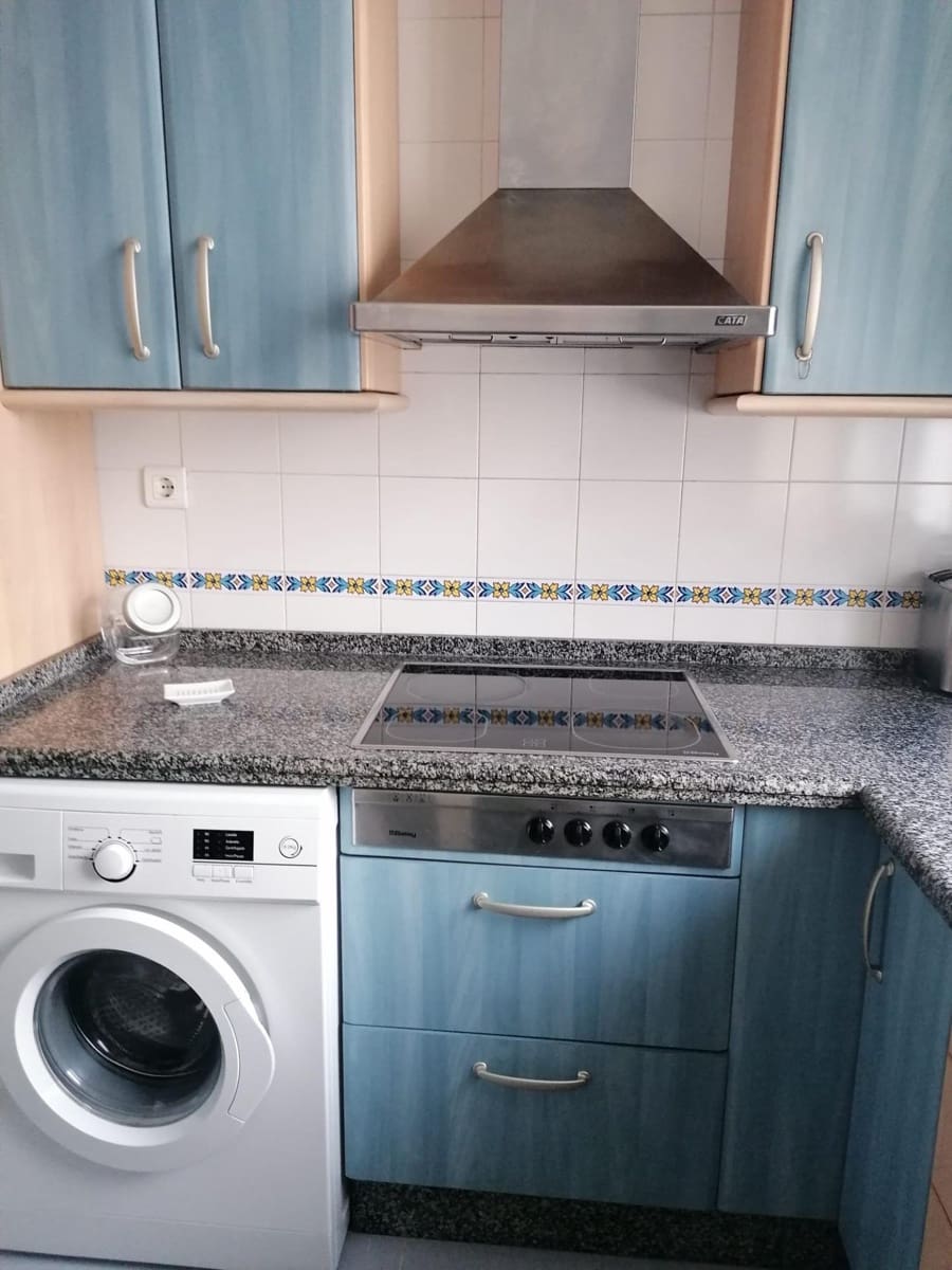 3 sypialnia Mieszkanie do wynajęcia w Miasto Sewilla z garażem - 850 € (Ref: 9367619)