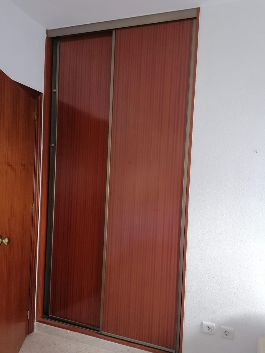 3 sypialnia Mieszkanie do wynajęcia w Miasto Sewilla z garażem - 850 € (Ref: 9367619)