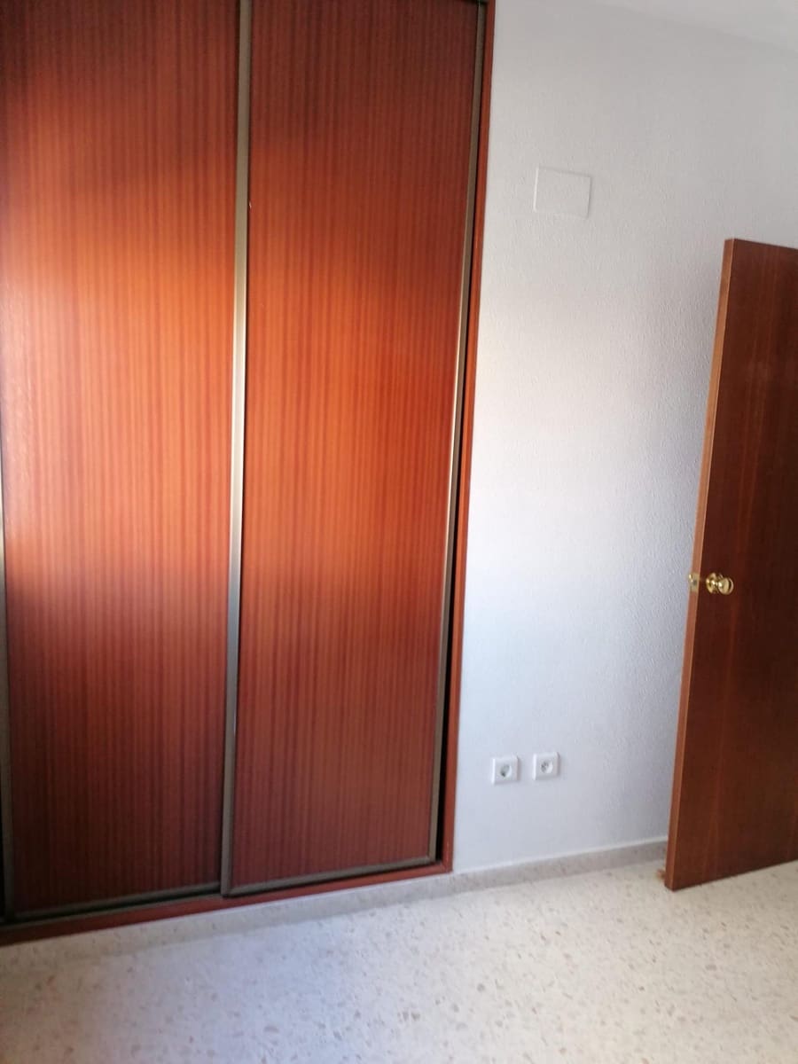 3 sypialnia Mieszkanie do wynajęcia w Miasto Sewilla z garażem - 850 € (Ref: 9367619)