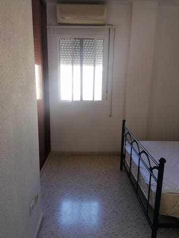 3 soveværelse Lejlighed til leje i Sevilla by med garage - € 850 (Ref: 9367619)