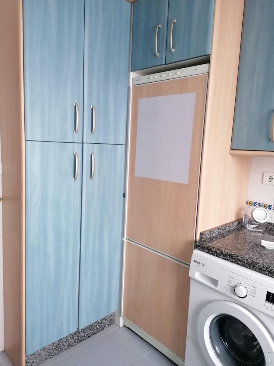 3 sypialnia Mieszkanie do wynajęcia w Miasto Sewilla z garażem - 850 € (Ref: 9367619)