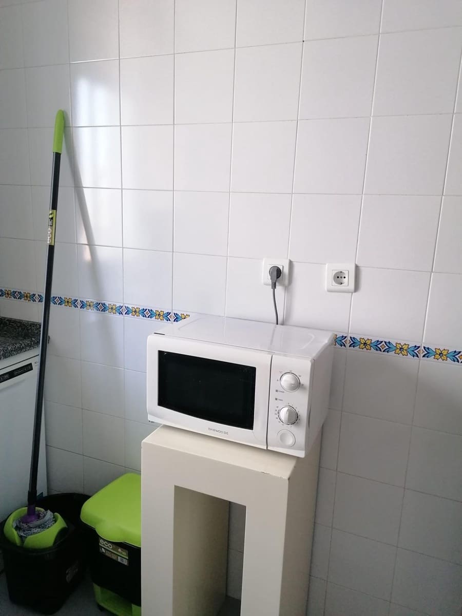 3 sypialnia Mieszkanie do wynajęcia w Miasto Sewilla z garażem - 850 € (Ref: 9367619)