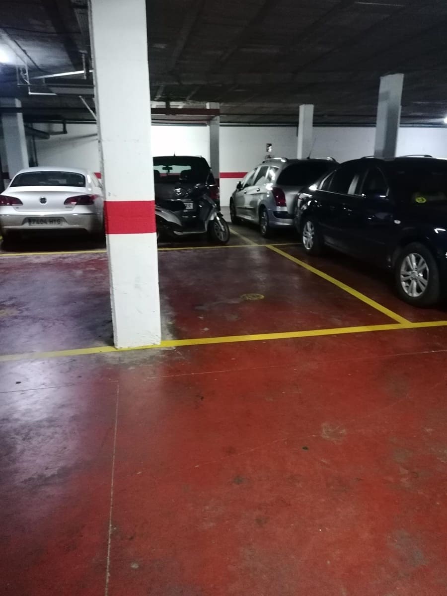 3 sypialnia Mieszkanie do wynajęcia w Miasto Sewilla z garażem - 850 € (Ref: 9367619)