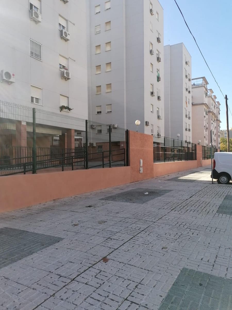 3 sypialnia Mieszkanie do wynajęcia w Miasto Sewilla z garażem - 850 € (Ref: 9367619)