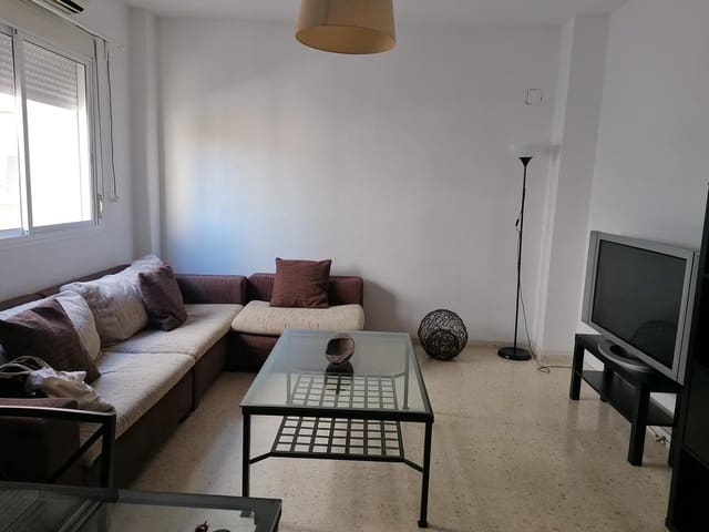 3 soveværelse Lejlighed til leje i Sevilla by med garage - € 850 (Ref: 9367619)