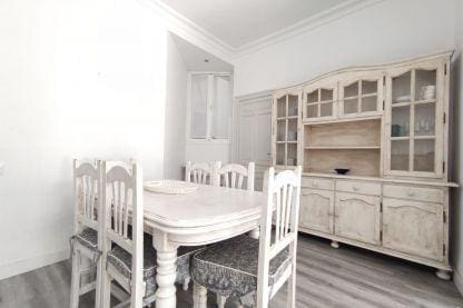 2 soveværelse Lejlighed til leje i Sevilla by - € 1.000 (Ref: 9374200)