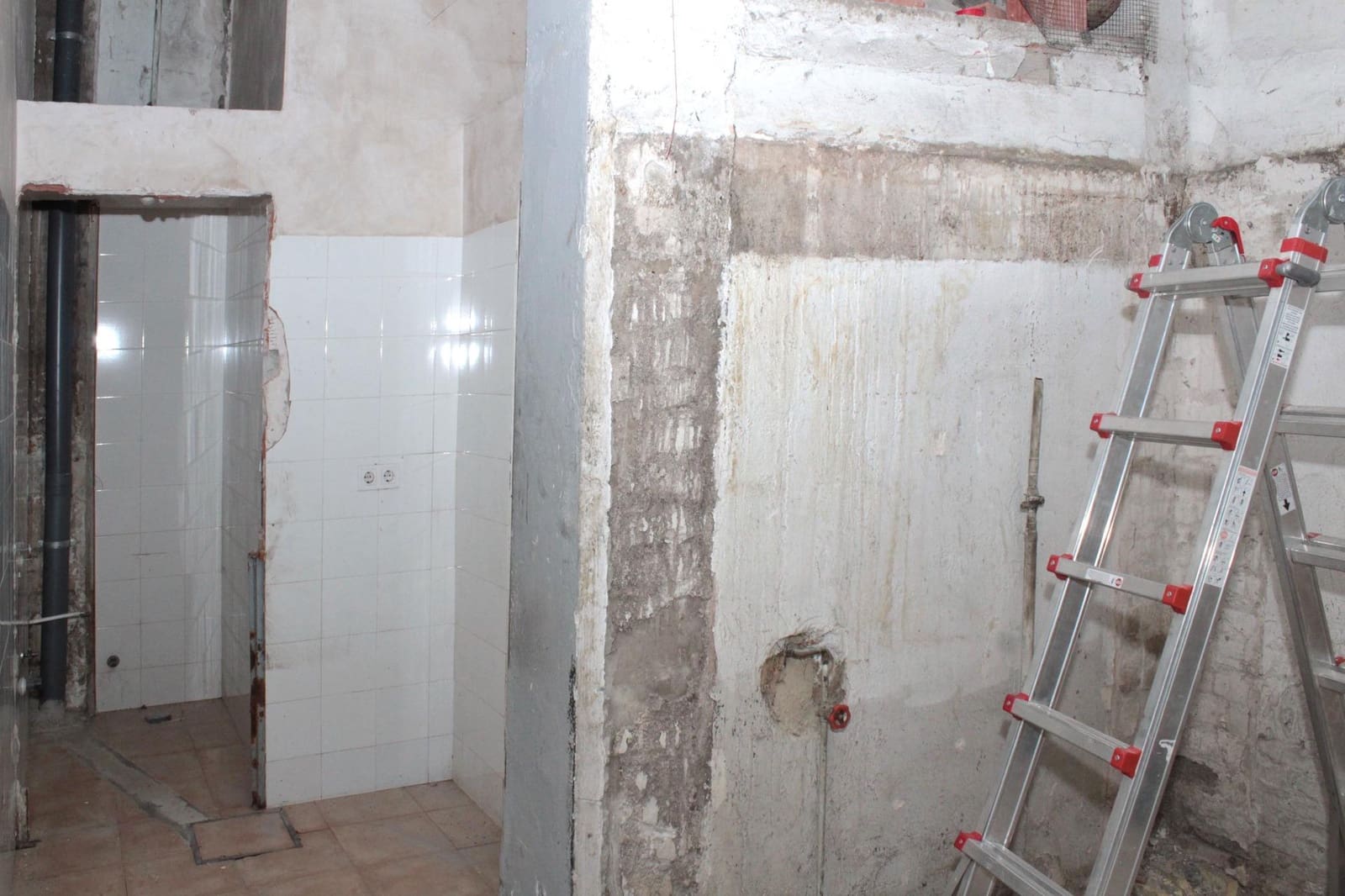 Komercyjne do wynajęcia w Miasto Sewilla z garażem - 2 200 € (Ref: 9374202)