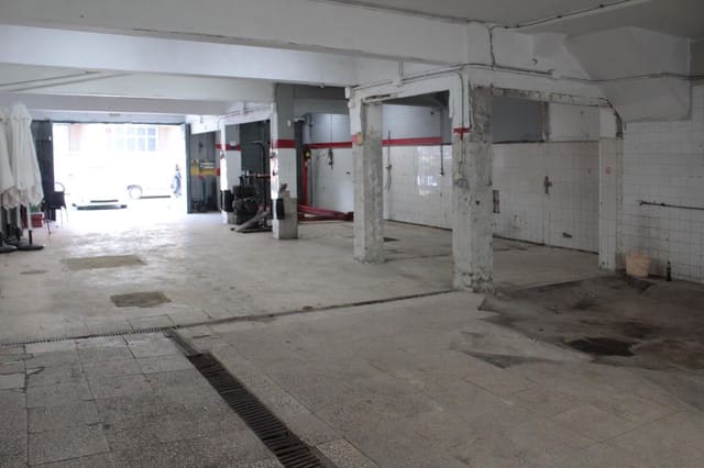 Komercyjne do wynajęcia w Miasto Sewilla z garażem - 2 200 € (Ref: 9374202)