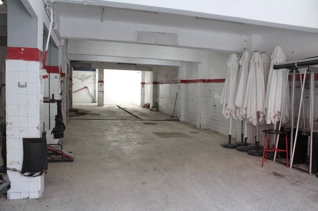 Komercyjne do wynajęcia w Miasto Sewilla z garażem - 2 200 € (Ref: 9374202)