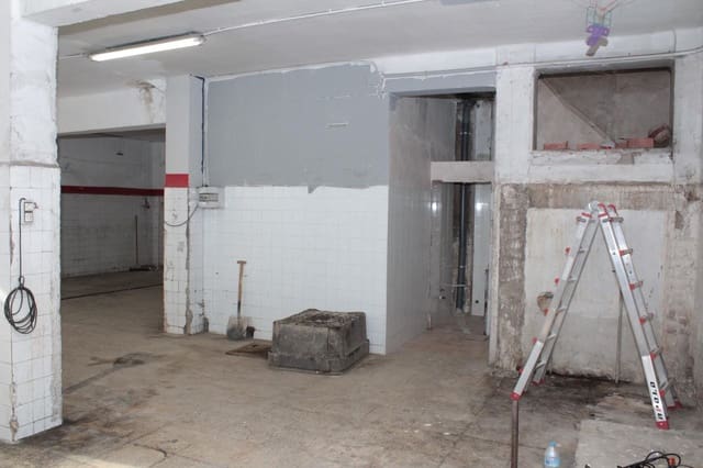 Komercyjne do wynajęcia w Miasto Sewilla z garażem - 2 200 € (Ref: 9374202)