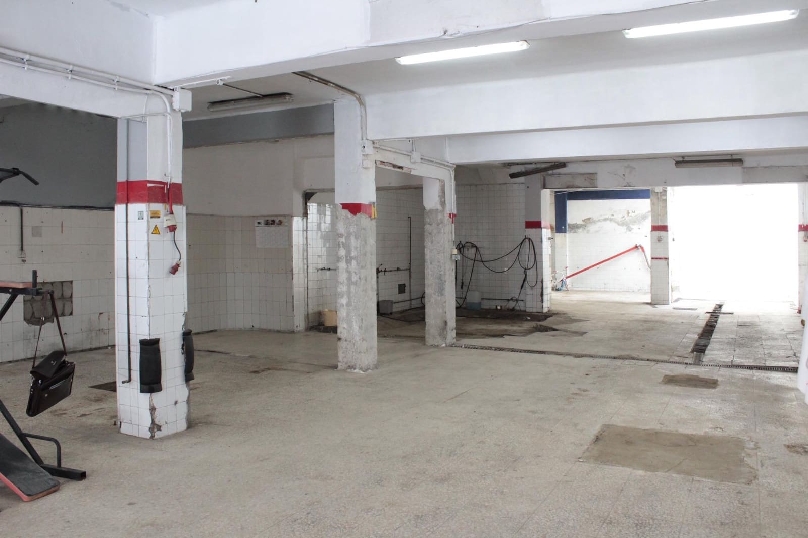 Komercyjne do wynajęcia w Miasto Sewilla z garażem - 2 200 € (Ref: 9374202)