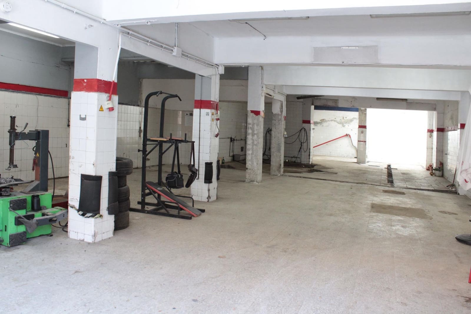 Komercyjne do wynajęcia w Miasto Sewilla z garażem - 2 200 € (Ref: 9374202)