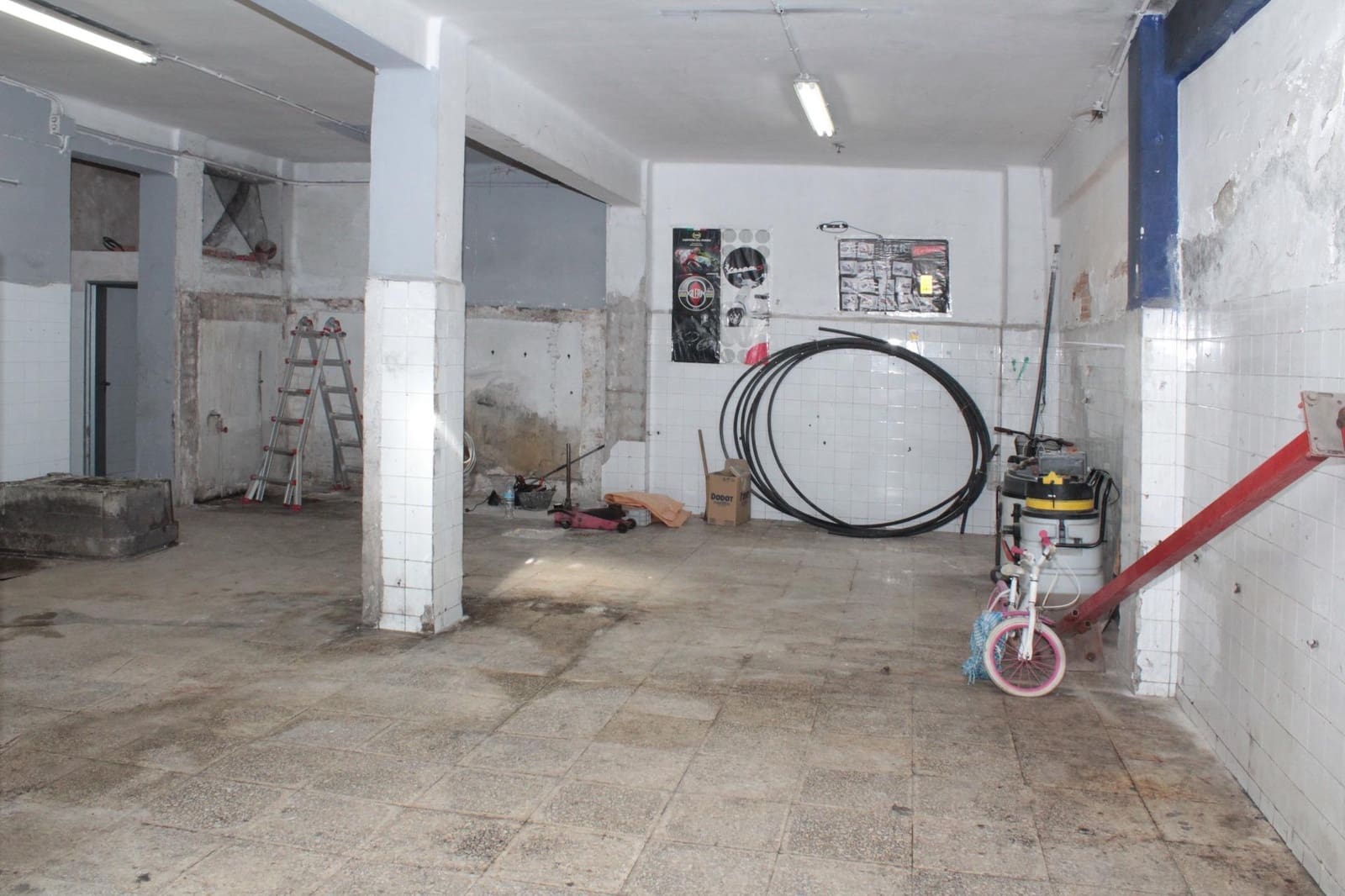 Komercyjne do wynajęcia w Miasto Sewilla z garażem - 2 200 € (Ref: 9374202)