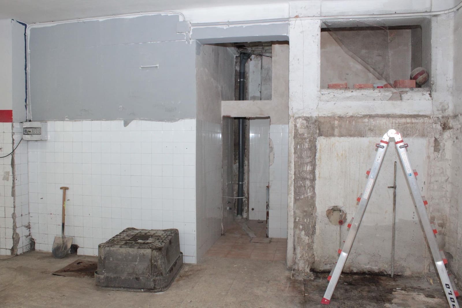 Komercyjne do wynajęcia w Miasto Sewilla z garażem - 2 200 € (Ref: 9374202)