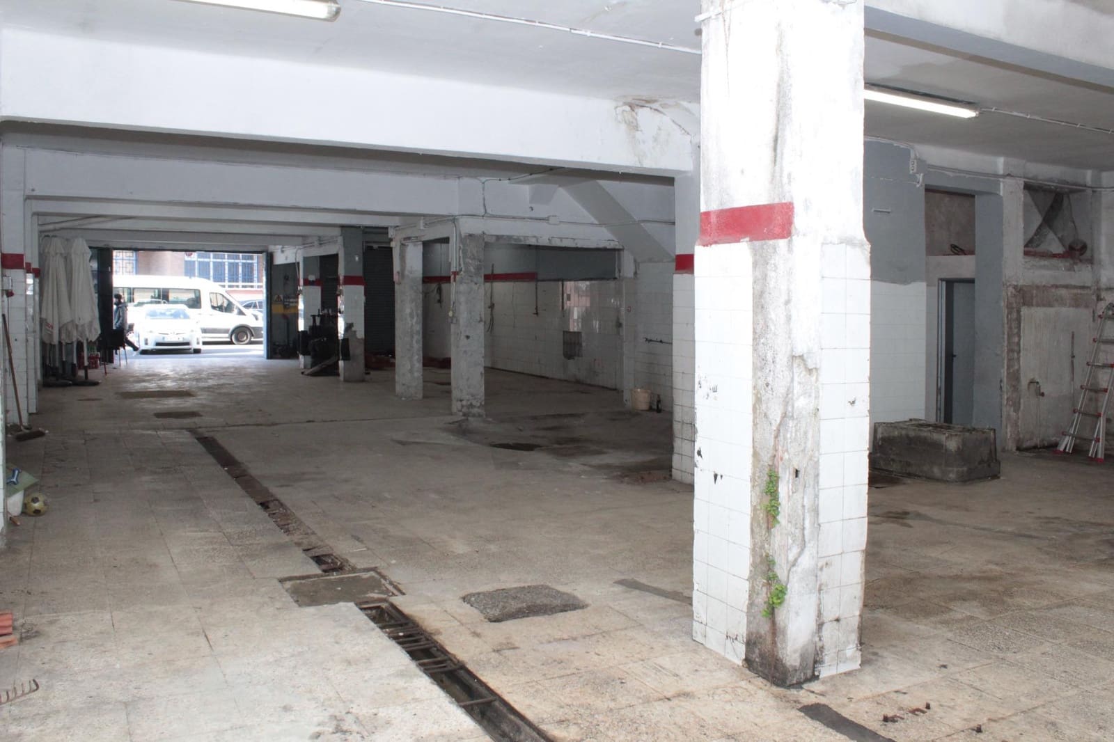 Komercyjne do wynajęcia w Miasto Sewilla z garażem - 2 200 € (Ref: 9374202)