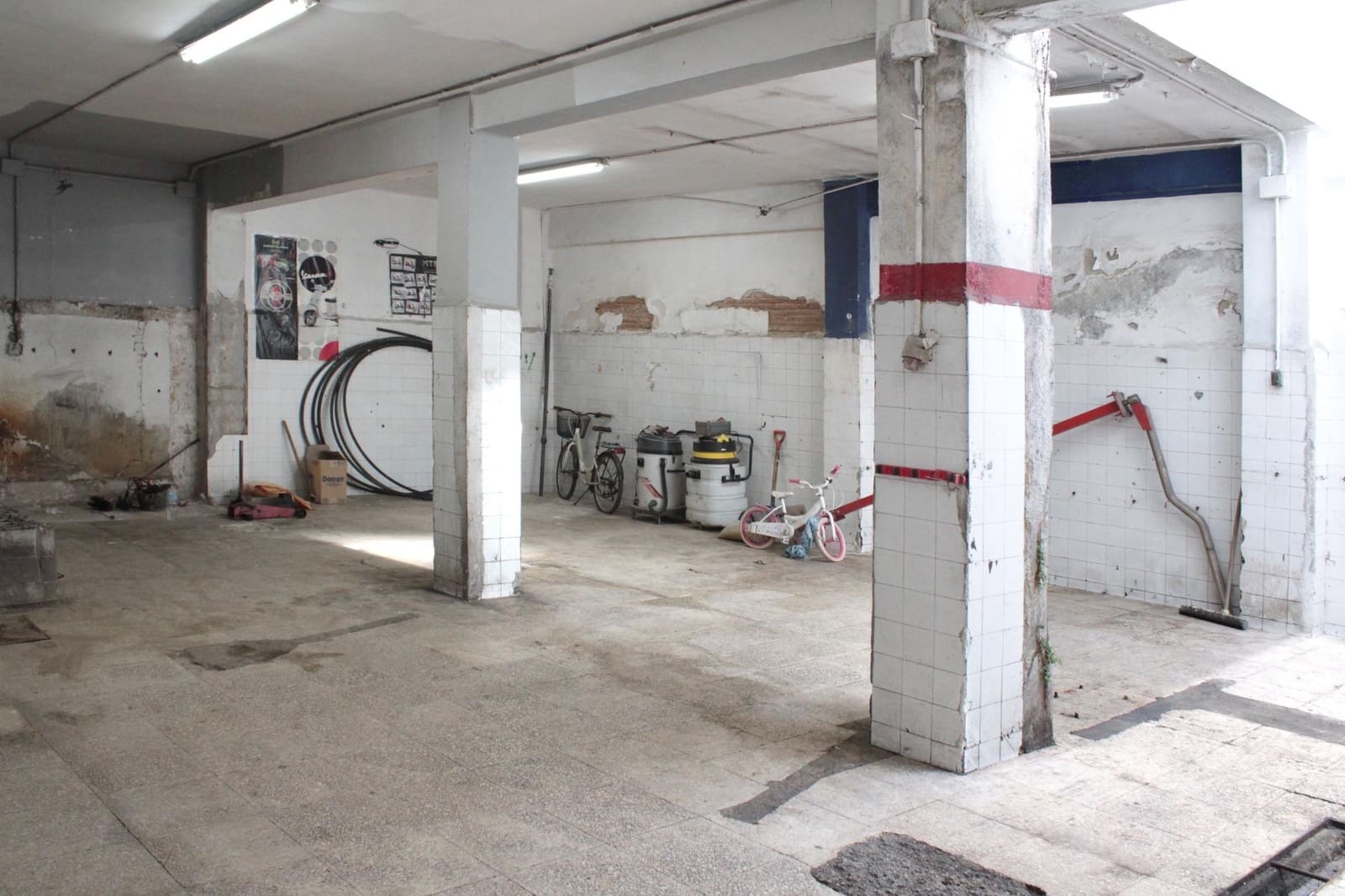 Komercyjne do wynajęcia w Miasto Sewilla z garażem - 2 200 € (Ref: 9374202)