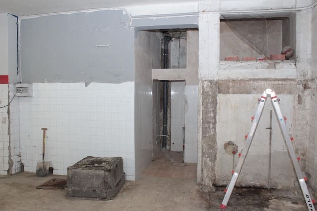 Komercyjne do wynajęcia w Miasto Sewilla z garażem - 2 200 € (Ref: 9374202)