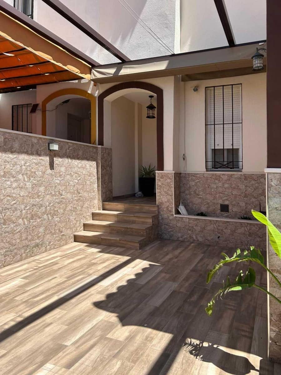 5 slaapkamer Rijtjeshuis te koop in Castilleja de la Cuesta - € 299.500 (Ref: 9374203)