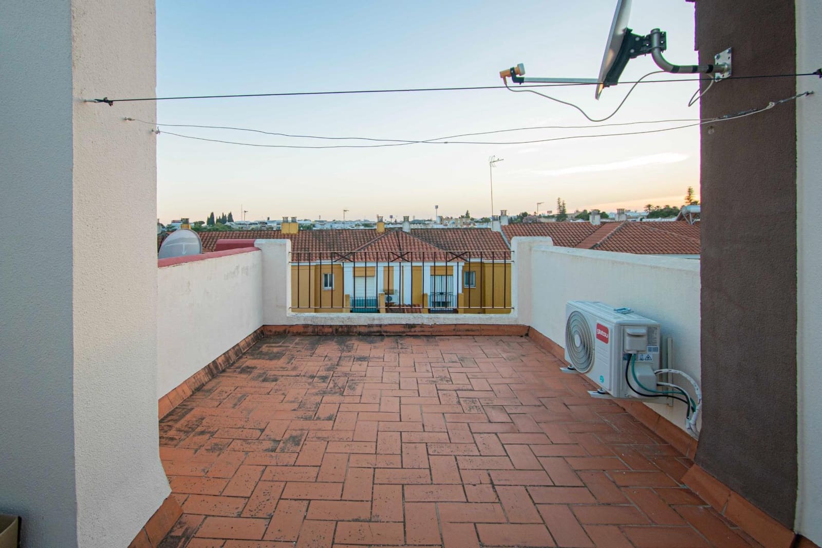 5 slaapkamer Rijtjeshuis te koop in Castilleja de la Cuesta - € 299.500 (Ref: 9374203)