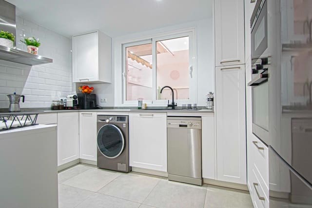 5 sypialnia Dom szeregowy na sprzedaż w Castilleja de la Cuesta - 299 500 € (Ref: 9374203)