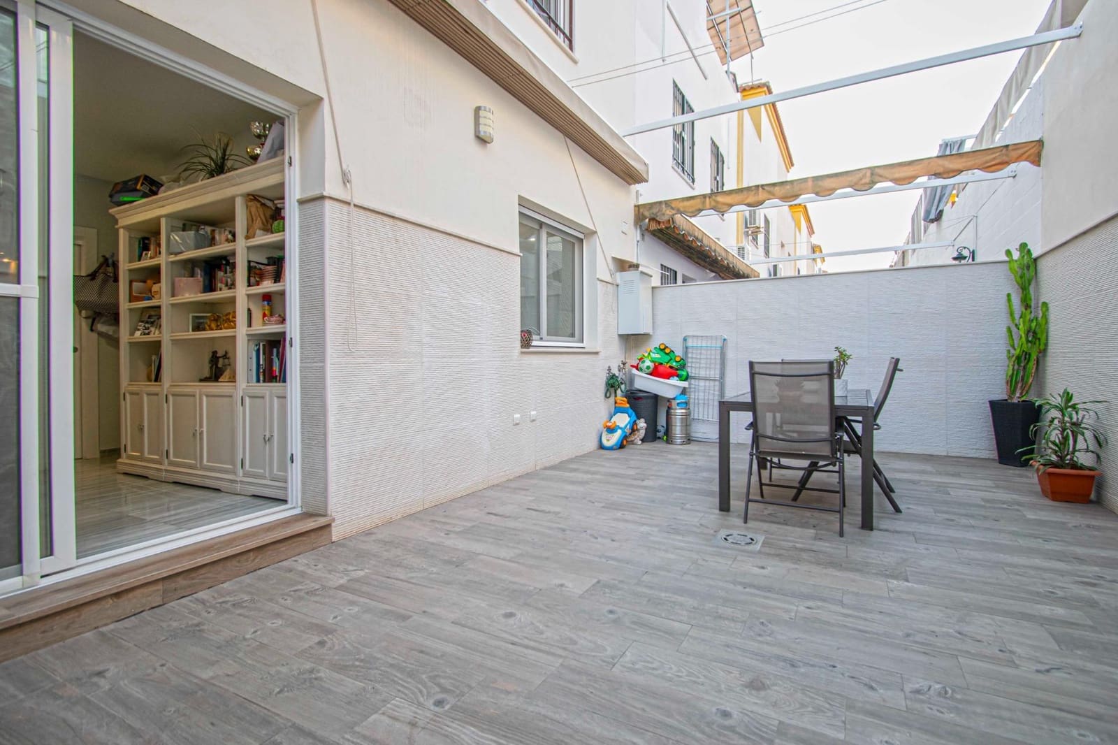 5 slaapkamer Rijtjeshuis te koop in Castilleja de la Cuesta - € 299.500 (Ref: 9374203)