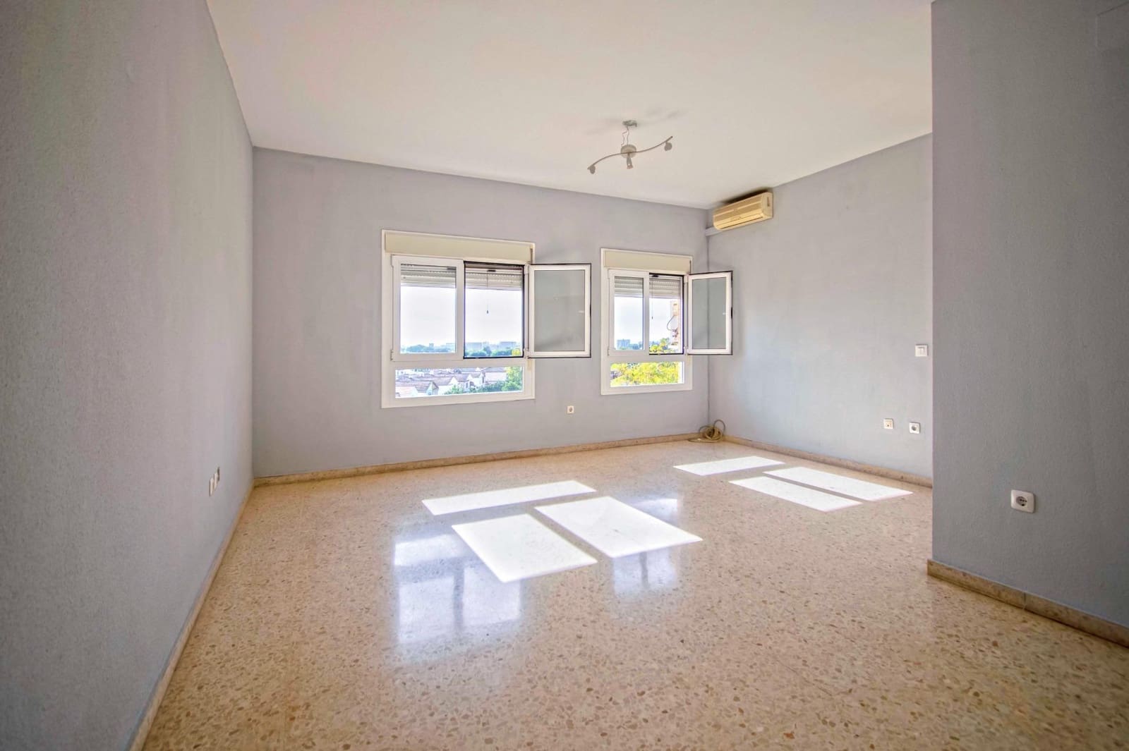 3 quarto Apartamento para venda em Sevilha cidade com garagem - 210 000 € (Ref: 9374205)