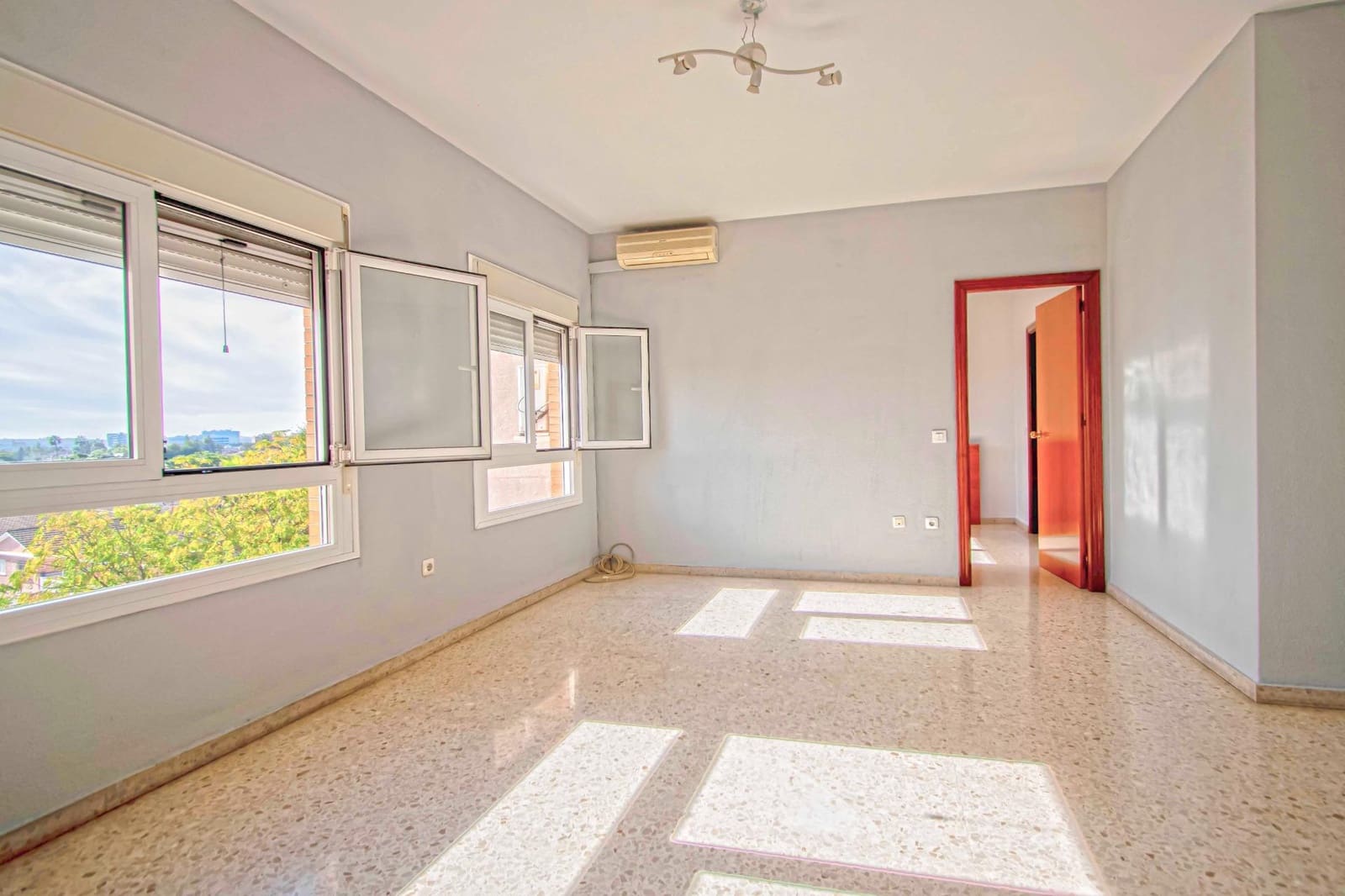 3 quarto Apartamento para venda em Sevilha cidade com garagem - 210 000 € (Ref: 9374205)