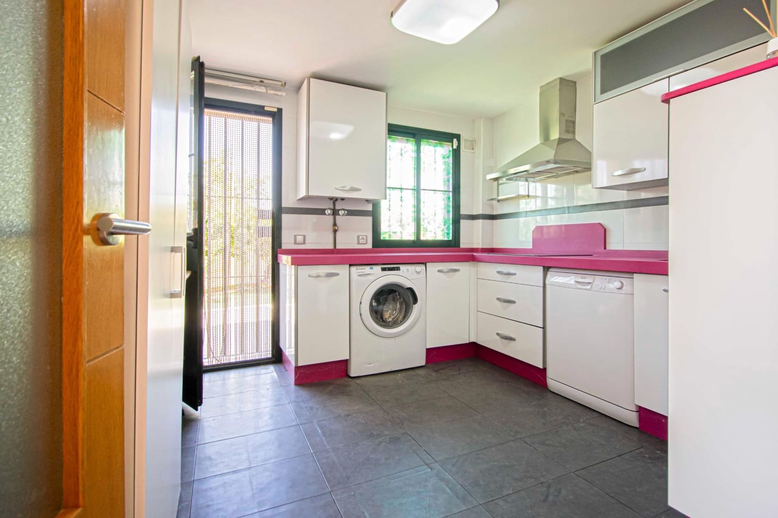 4 sypialnia Dom blizniak na sprzedaż w Alcala de Guadaira z basenem - 420 000 € (Ref: 9374206)