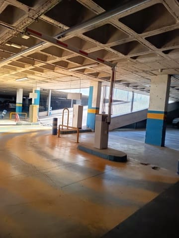 Autotalli myytävänä paikassa Sevilla kaupunki - 19 000 € (Ref: 9383003)