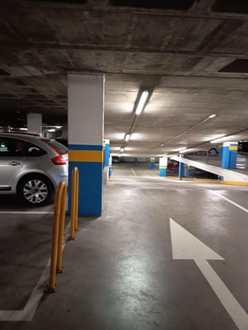 Autotalli myytävänä paikassa Sevilla kaupunki - 19 000 € (Ref: 9383003)