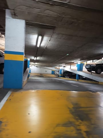 Autotalli myytävänä paikassa Sevilla kaupunki - 19 000 € (Ref: 9383003)