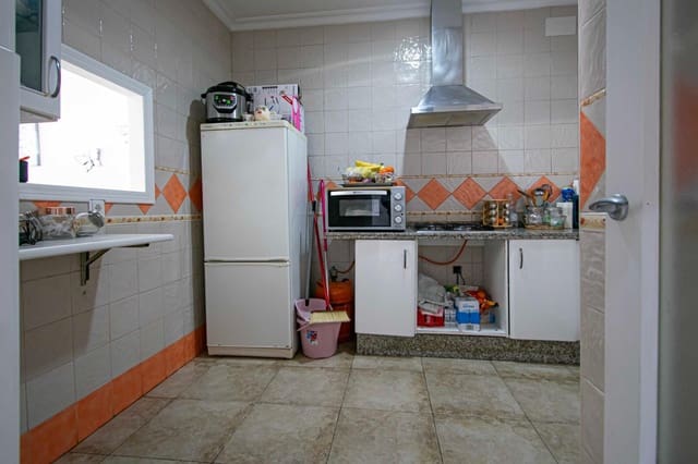 3 makuuhuone Omakotitalo myytävänä paikassa El Viso del Alcor mukana 
autotalli - 170 000 € (Ref: 9383006)