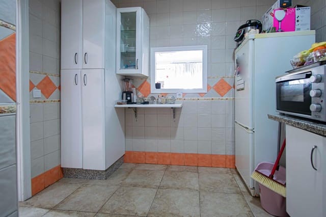 3 makuuhuone Omakotitalo myytävänä paikassa El Viso del Alcor mukana 
autotalli - 170 000 € (Ref: 9383006)