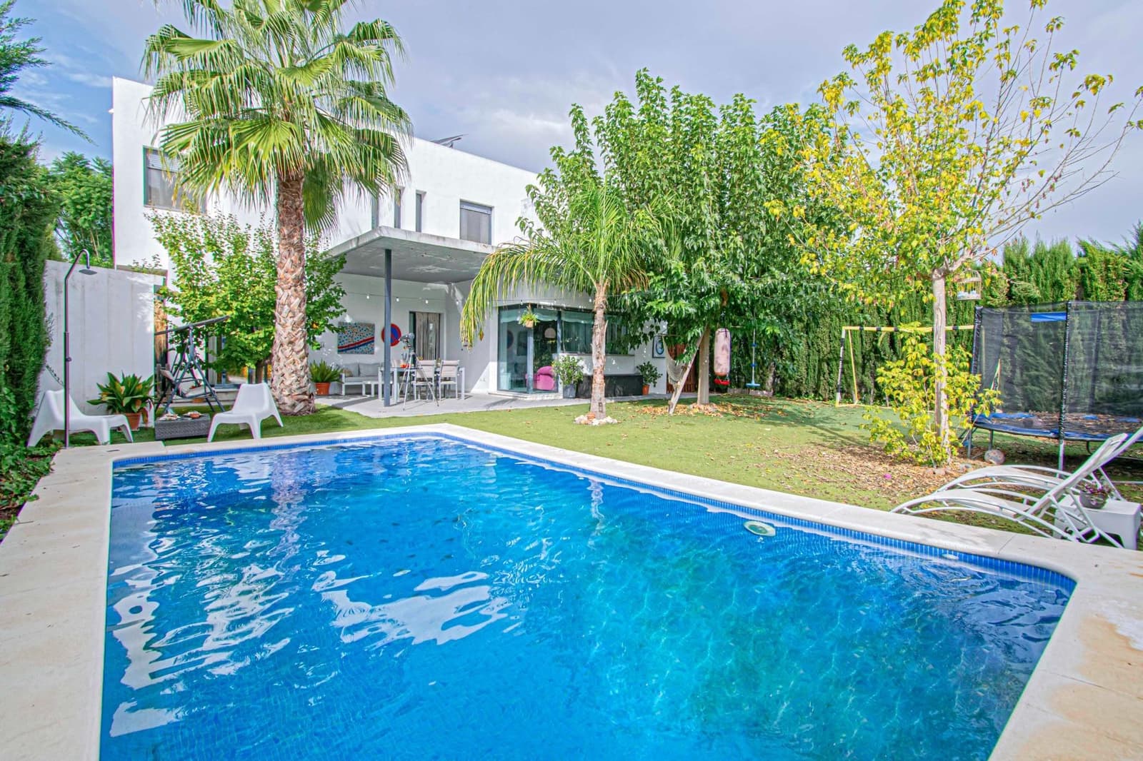 4 sovrum Villa till salu i Bollullos de la Mitacion med pool - 450 000 € (Ref: 9387989)