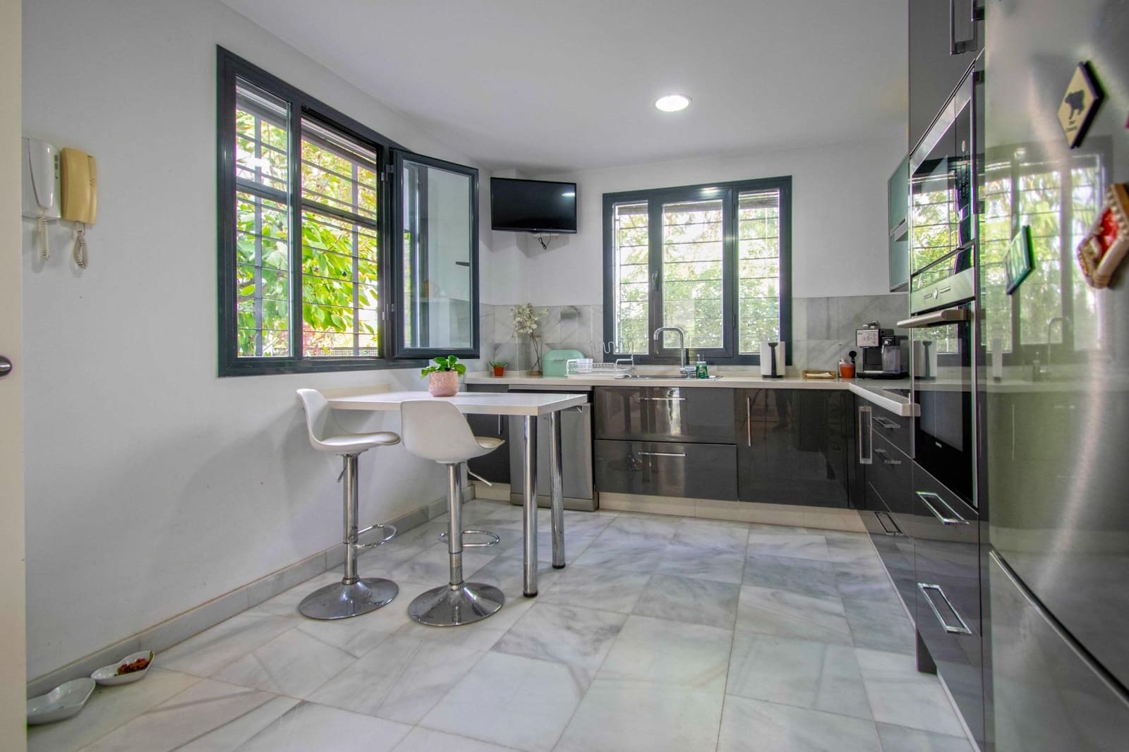 4 slaapkamer Villa te koop in Bollullos de la Mitacion met zwembad - € 435.000 (Ref: 9387989)