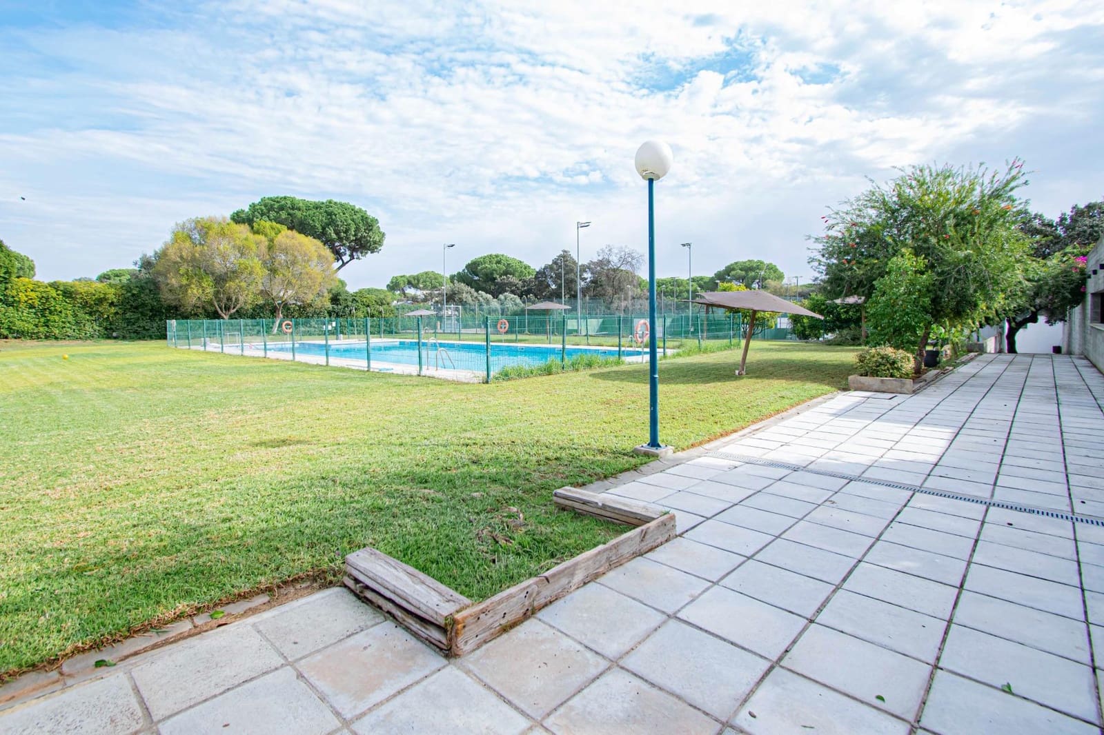 4 slaapkamer Villa te koop in Bollullos de la Mitacion met zwembad - € 435.000 (Ref: 9387989)