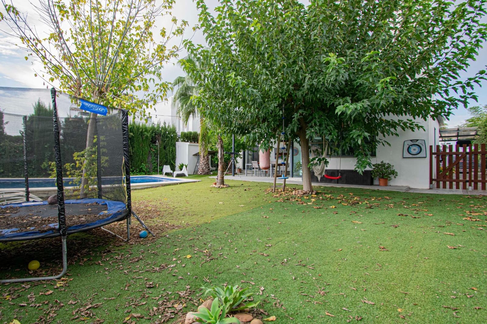 4 slaapkamer Villa te koop in Bollullos de la Mitacion met zwembad - € 435.000 (Ref: 9387989)