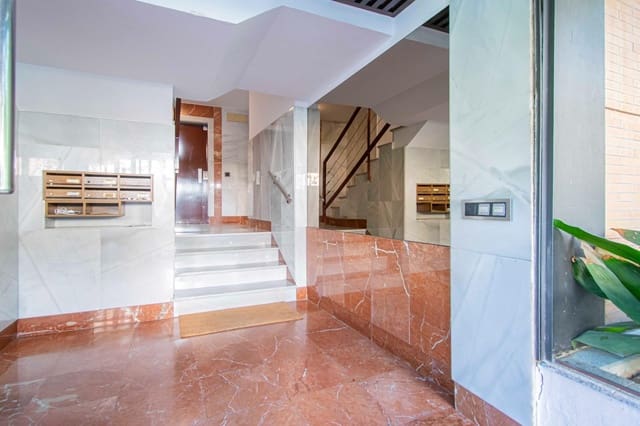 3 soveværelse Lejlighed til salg i Sevilla by med garage - € 540.800 (Ref: 9396086)