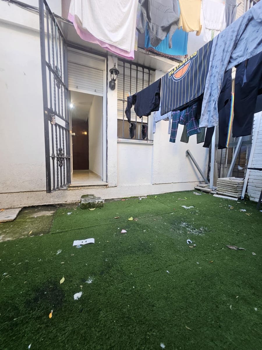 2 bedroom Apartment for sale in Seville city - € 75,000 (Ref: 9401159)