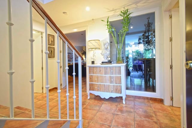 5 quarto Moradia Geminada para venda em Las Pajanosas, Guillena com piscina garagem - 299 000 € (Ref: 9401160)