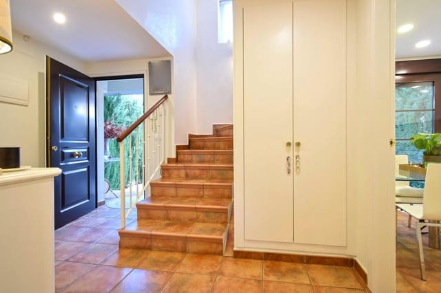 5 bedroom Semi-detached Villa for sale in Las Pajanosas, Guillena with pool garage - € 299,000 (Ref: 9401160)