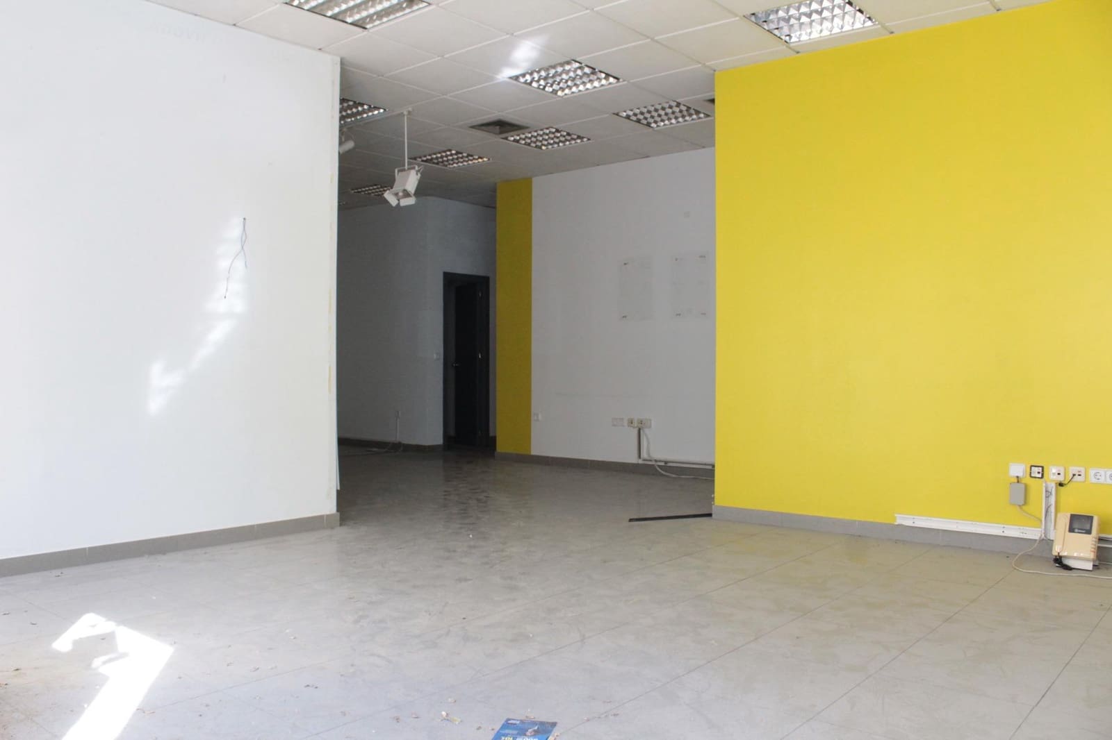 Local Comercial en Sevilla ciudad en alquiler - 3.000 € (Ref: 9403472)