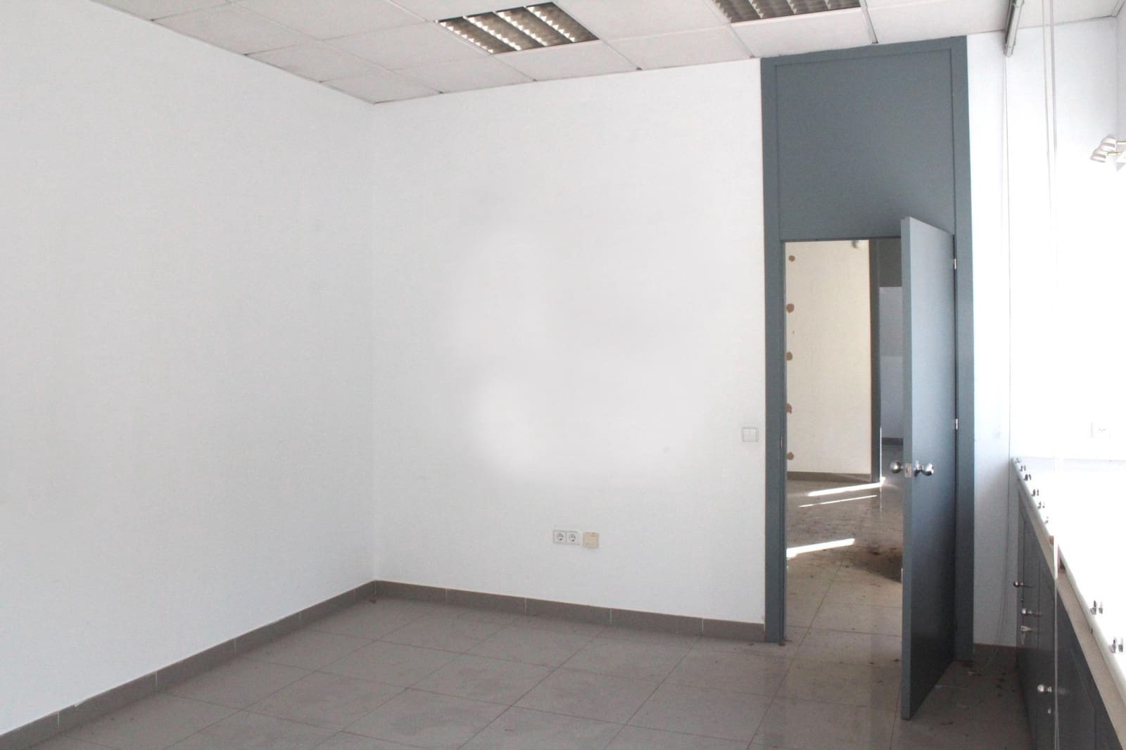 Local Comercial en Sevilla ciudad en alquiler - 3.000 € (Ref: 9403472)